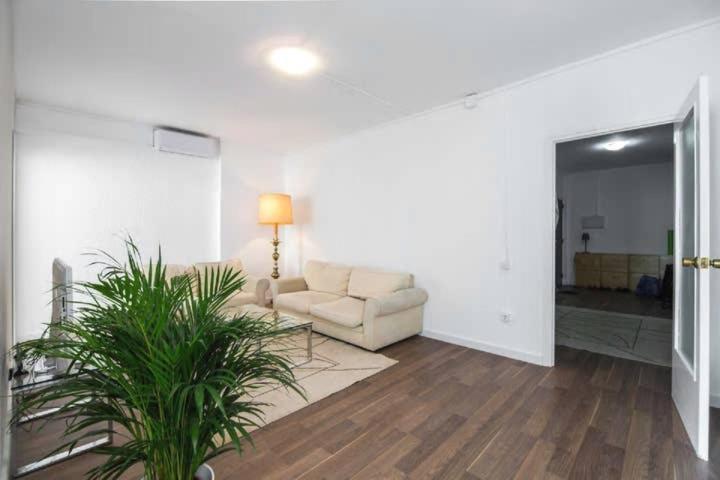 Sagarda Familia Private Sunny Room Barcelona Exterior photo